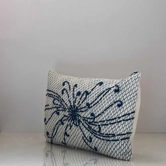 Williams Sonoma Linen Embroidered Pillow Cover NWT - Picture 3 of 4